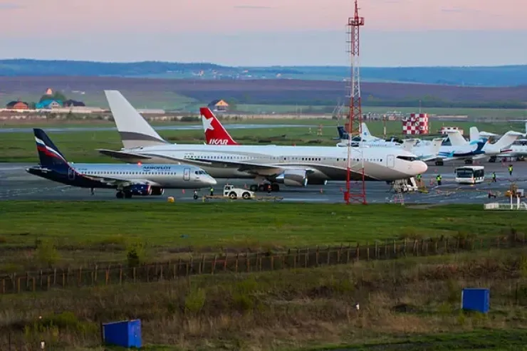 Rusiya bu azərbaycanlını təyyarədən enən kimi  SAXLADI