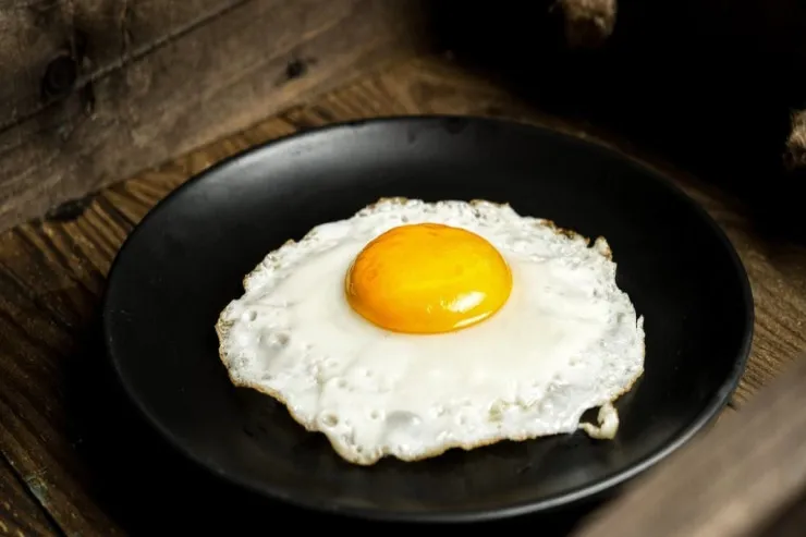 Hansı tavada  qayğanaq bişirmək   olmaz?