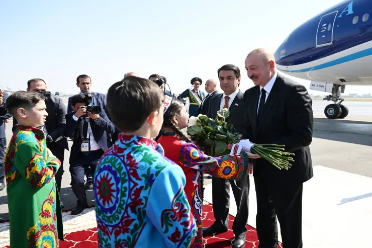 İlham Əliyev Tacikistana getdi