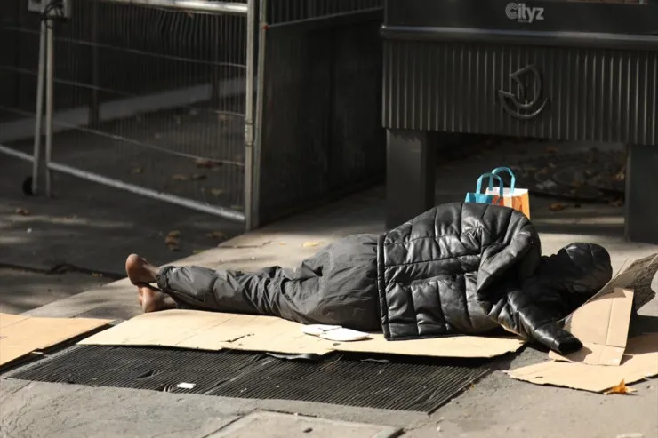 Avropada böhran - Fransada evsizlərin sayı 350 minə çatdı 