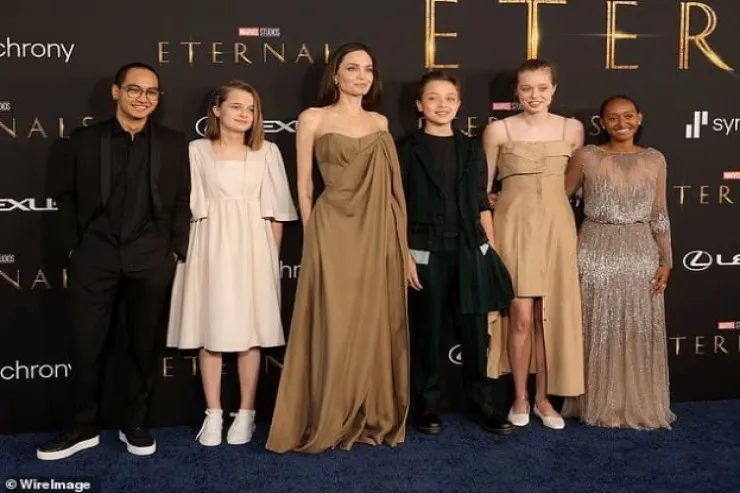 Ancelina Coli uşaqları 18 yaşına çatdıqdan sonra  ABŞ-dən köçəcək 