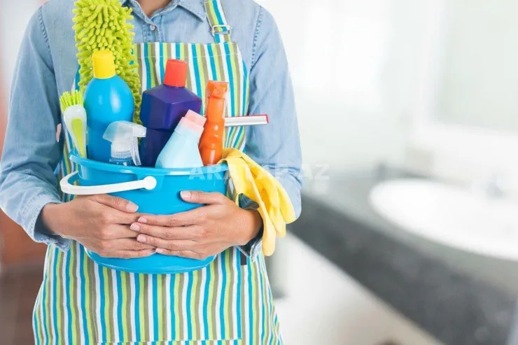 Bakıda xadimə müdirin  barmağını sındırdı - Film kimi OLAY 