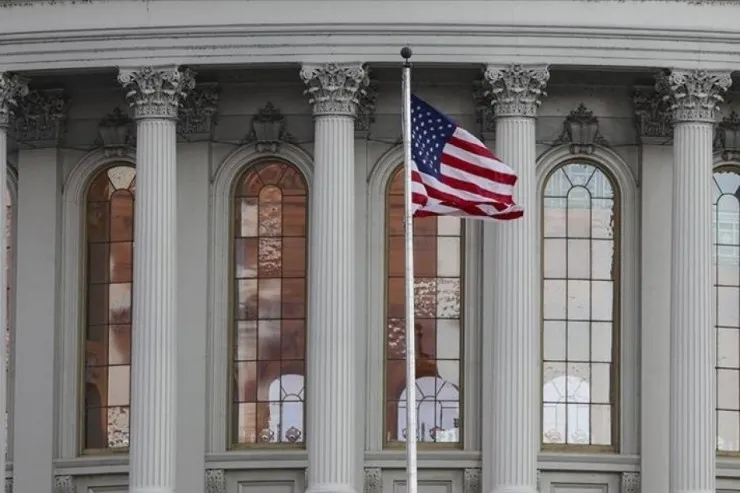 Hökumət böhran içində - Aparatda ixtisarların başlandığı təsdiqləndi 
