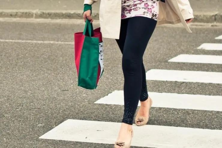 Qəbələdə 2 qadını  maşın vurdu