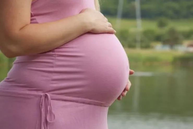 Kişi aborta razı olmayan  hamilə arvadını öldürdü 