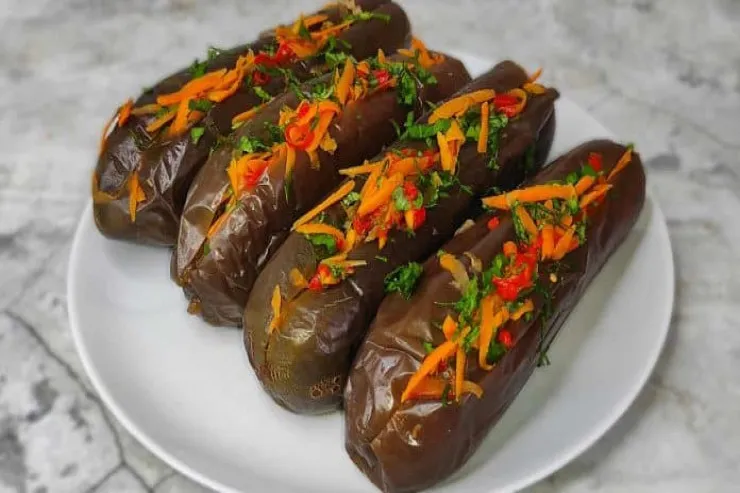 3 azyaşlı badımcan turşusundan zəhərlənib xəstəxanaya yerləşdirildi 