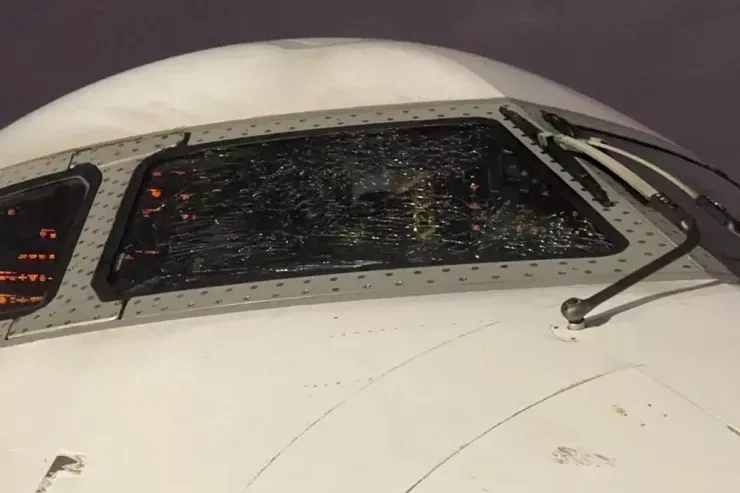 Osimhen və Ndidini daşıyan təyyarə təcili eniş etdi 