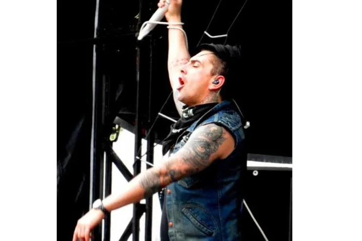 İen Uotkins, “Lostprophets” rok qrupunun vokalisti