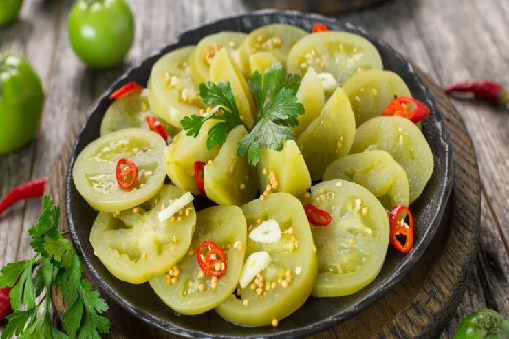 Yaşıl pomidor salatı - RESEPT 