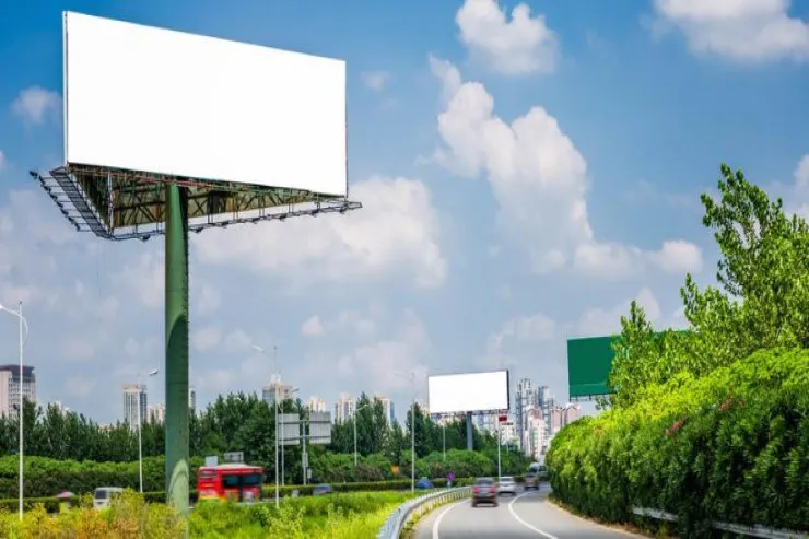 Reklam bazarında böhran : “20-30 illik şirkətləri sıradan çıxarırlar ”