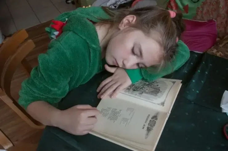 Valideynlərə MƏSLƏHƏT:  Uşağınızın əvəzinə ev tapşırığını  həll etməyin