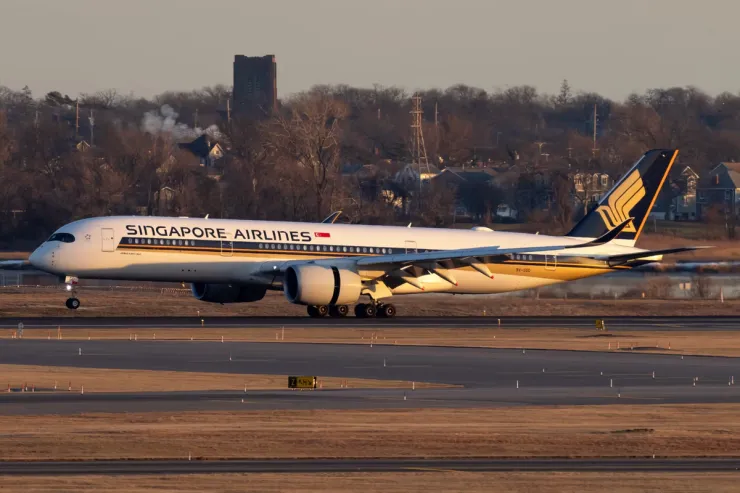 Sinqapur təyyarəsi Bakıya məcburi eniş  etdi
