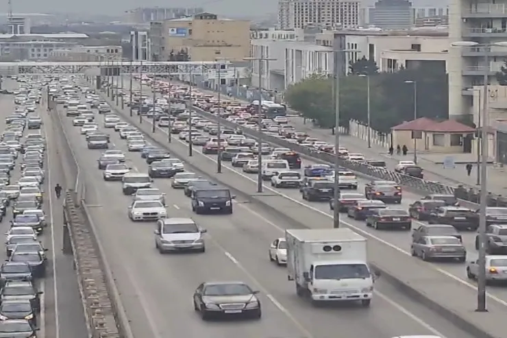 Bakıda bu yollarda sıxlıq var - SİYAHI 