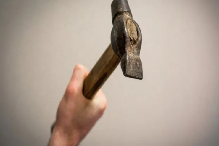 Çəkiclə dostunun başını əzib öldürdü - ŞOK SƏBƏB 