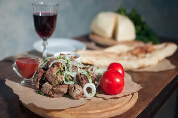 Şərabda marinad edilmiş kabab: RESEPT 