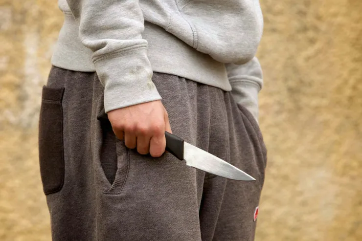 Bakıda kişi dostunu bıçaqladı 