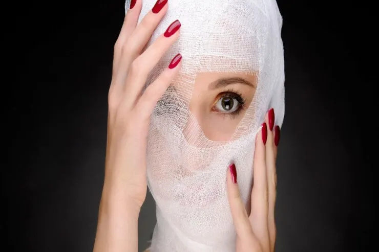 Sevgilisinə görə 400 plastik əməliyyat  etdirdi