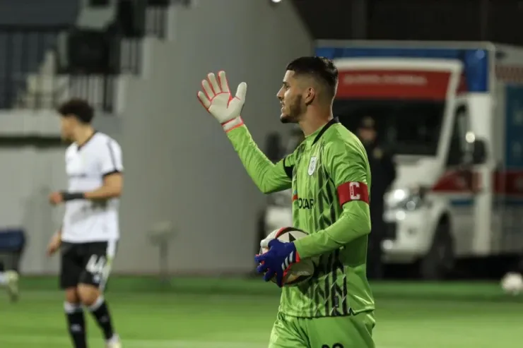 "Neftçi"nin qapıçısı məşqçisinə avtomobil hədiyyə  etdi