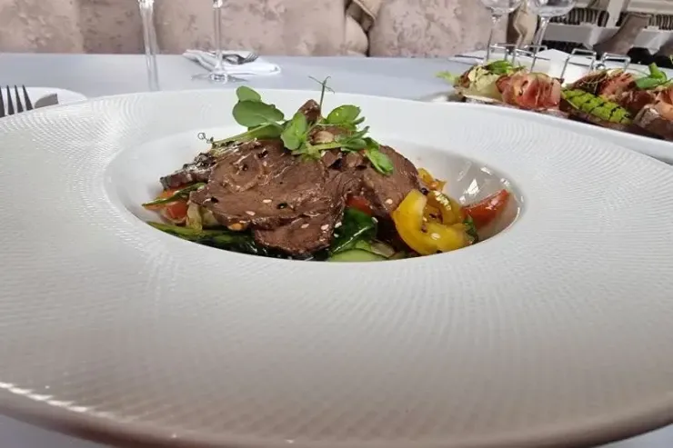 Ən bahalı meyvə:  biri restoranda  şam yeməyi   qiymətinədir