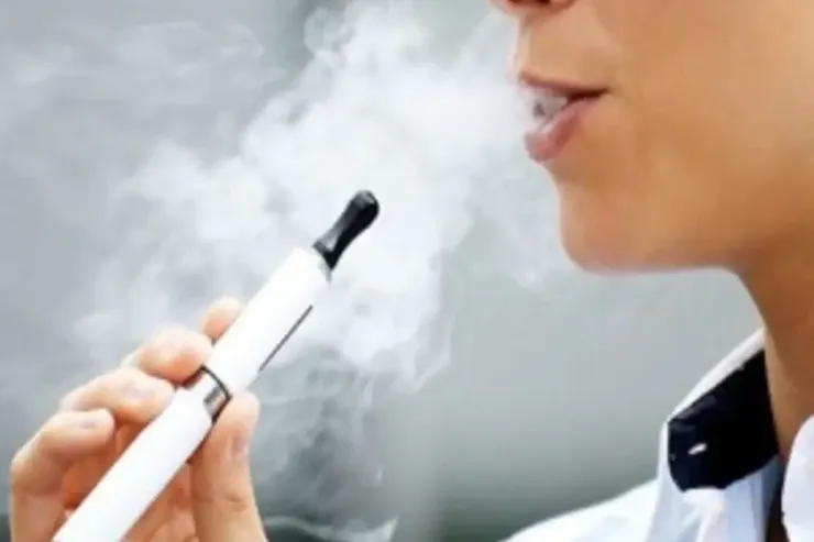 Elektron siqaretin gizli təhlükəsi:  yalnız ağciyərləriniz üçün  deyil