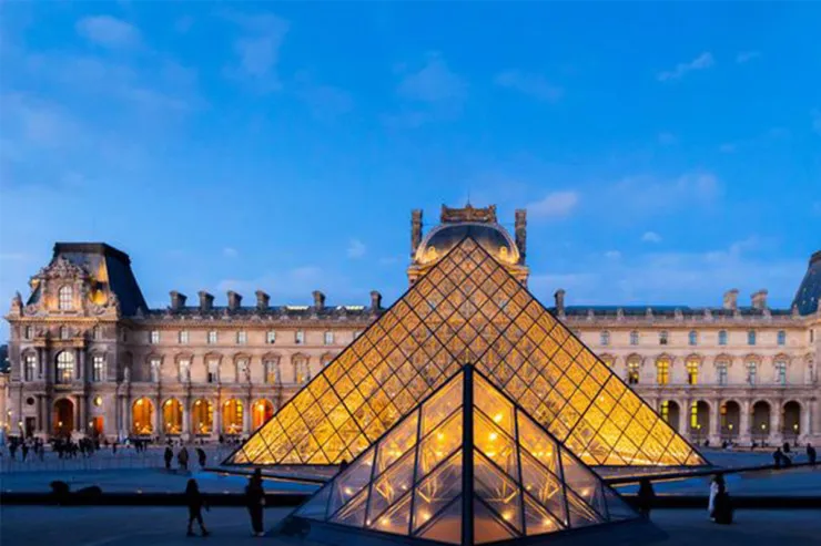 Napoleon və imperatriçənin zinət əşyaları oğurlandı-YENİLƏNİB 