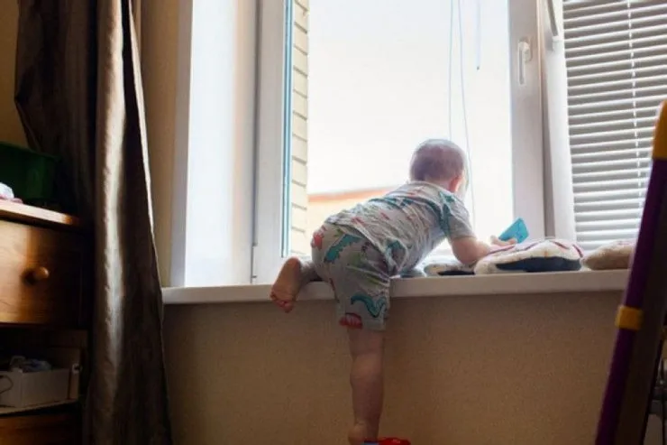 Bakıda DƏHŞƏT:   3 yaşlı uşaq 12 mərtəbəli binadan yıxılıb öldü