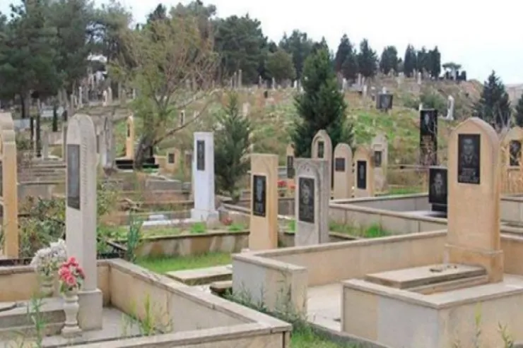 Saray qəbiristanlığında FACİƏ:  "tok" vurub öldürdü