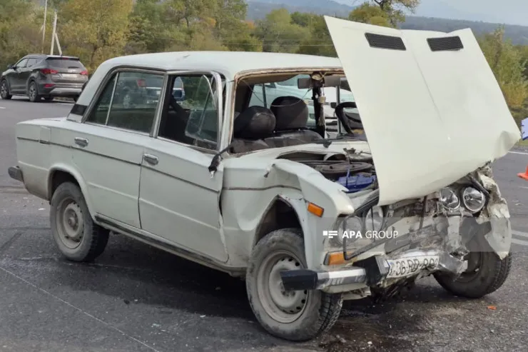 Qəbələdə iki maşın toqquşdu: 5 nəfər yaralandı 