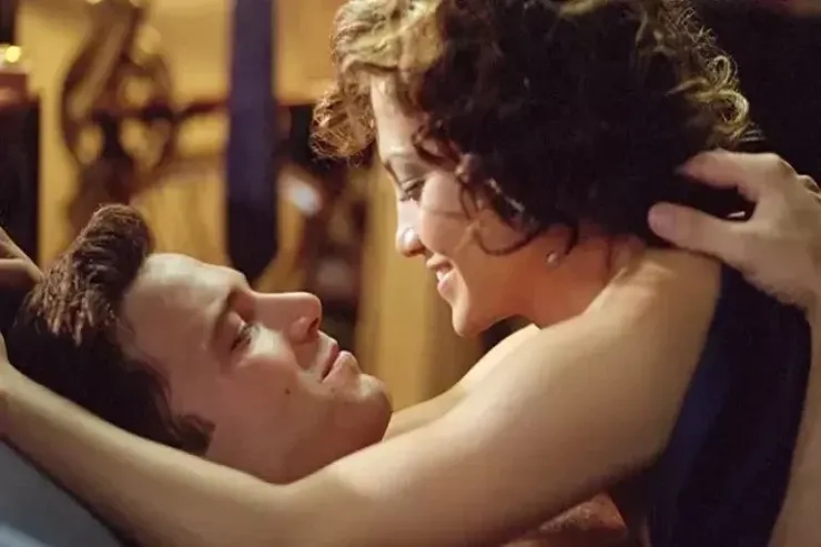 Məşhur müğənni falçıya gedir,   cadu etdirir –  ÜMİDİ   ona qalıb