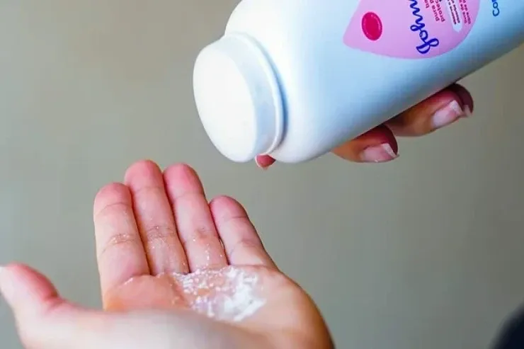 Məşhur uşaq pudrası xərçəng yaradır? - RƏSMİ CAVAB 