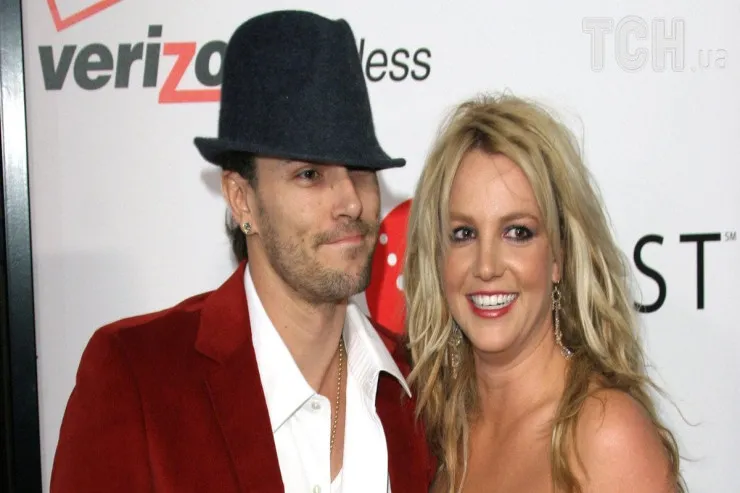 Britni Spirsin keçmiş əri: "Oğullarımın otağına bıçaqla girirdi..." 