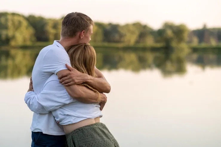 Bir insana bağlandığınızı göstərən 5 ƏLAMƏT 