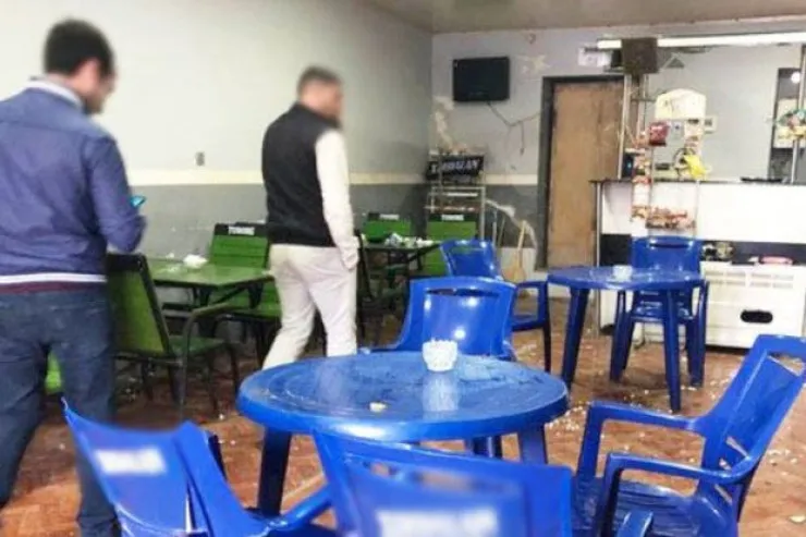 Oğuzda kafedə tək qalan oğlanın  DƏHŞƏTİ: qolunu kəsdi,  həbs olundu