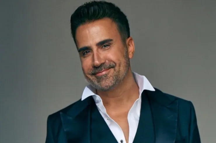 Müğənni Emrah  Bakıdadır  