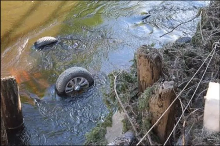 Bərdədə "cip" su arxına aşdı, sürücü öldü 
