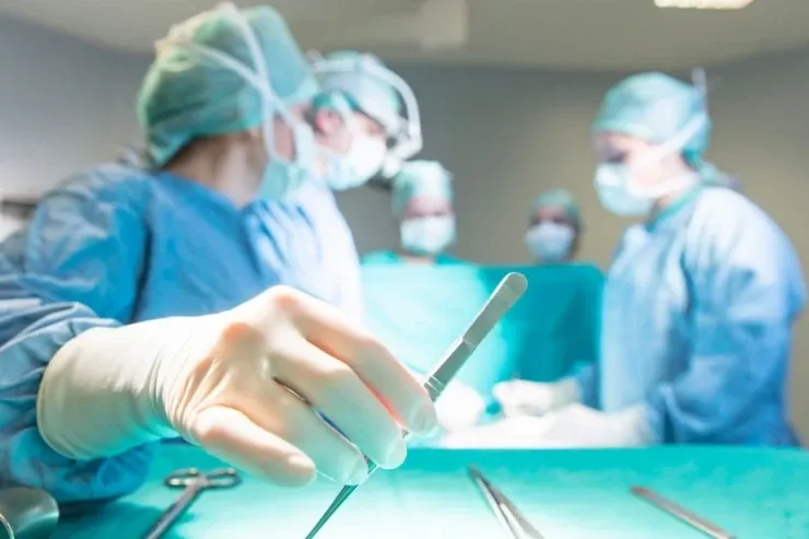 Xalq artisti  əməliyyat olundu