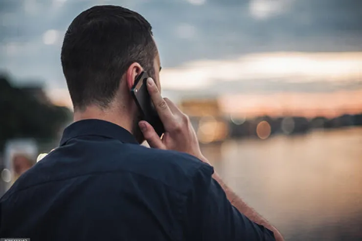 Polisə o qədər zəng etdi ki, həbs olundu 