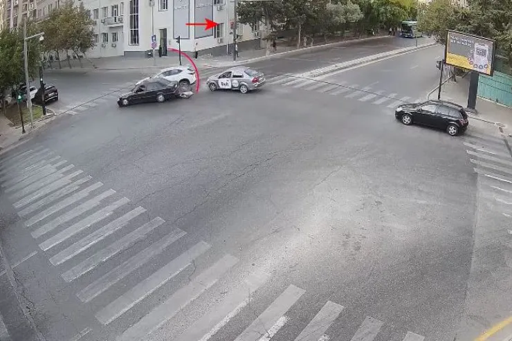 Qırmızı işıqda gözləmədi, qəza törətdi - HADİSƏ ANI 