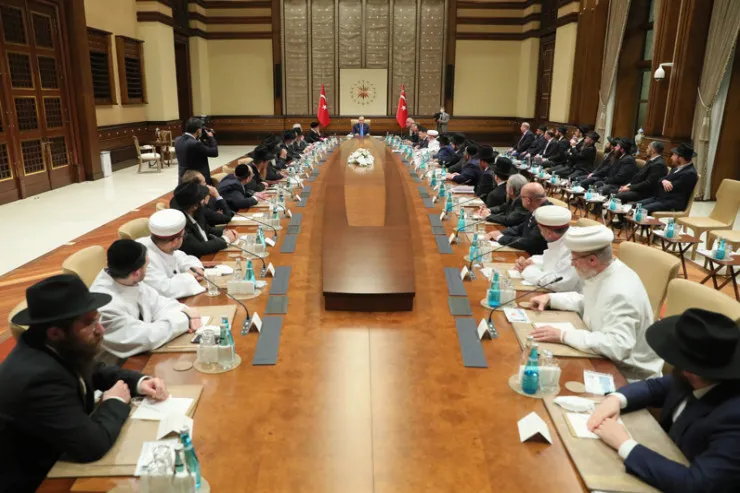 Ravvinlər Ankarada toplaşa bilər, Bakıda yox? – Türkiyə mediası həddini aşır 