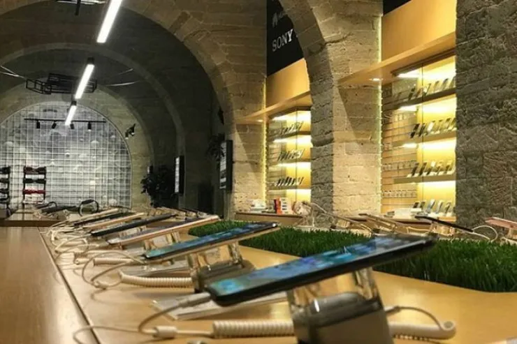 Bakıda məşhur mağazadan 21 minlik "iPhone"  oğurlandı