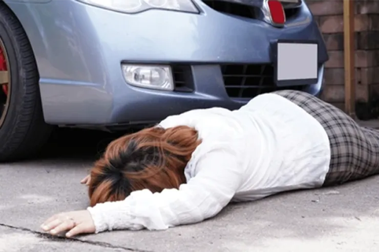 Bakıda daha bir qadın yolda CAN VERDİ 