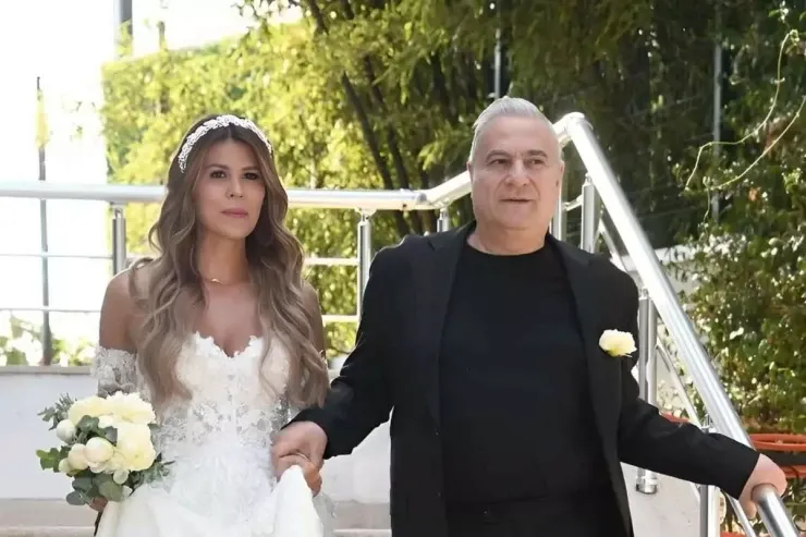 Mehmet Ali Erbildən həyat yoldaşına milyonluq HƏDİYYƏ 