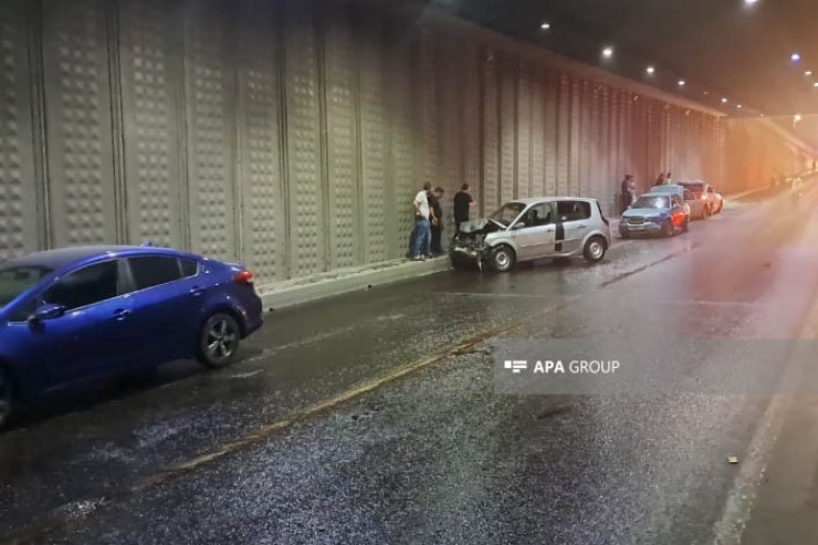 Bakıda zəncirvari qəza - 7 avtomobil toqquşdu 