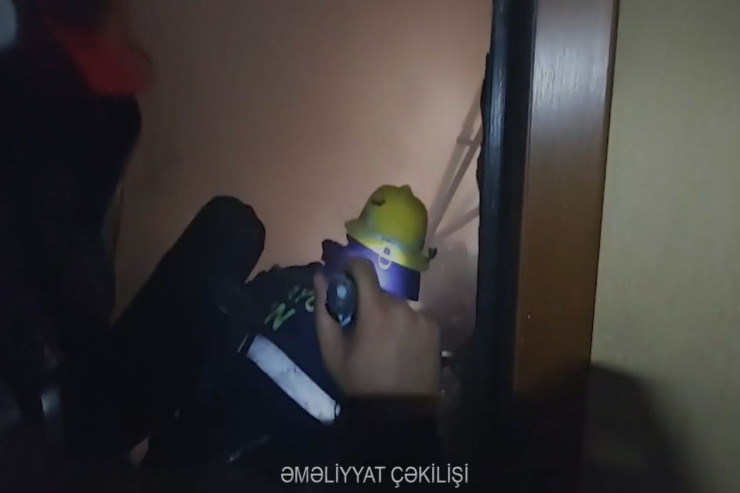 Bakıda yaşayış binasında YANĞIN - VİDEO 