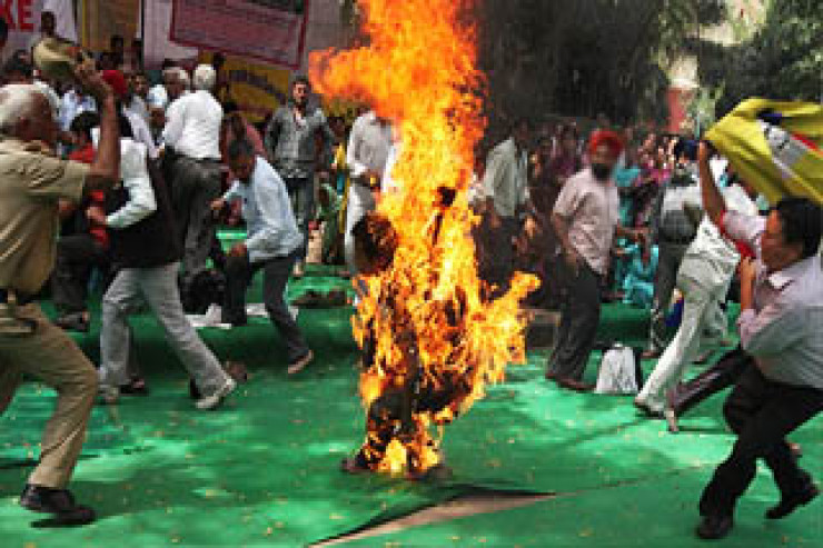Məhəmməd Peyğəmbəri  təhqir edən qadını diri-diri YANDIRDILAR 