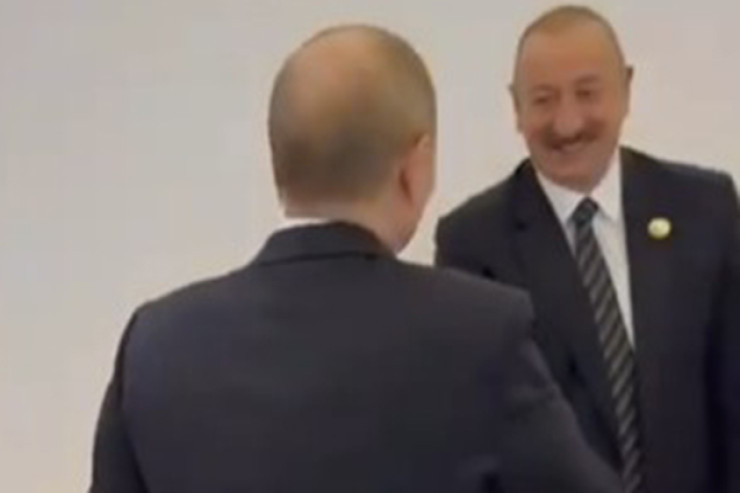 Putin İlham Əliyevlə belə salamlaşdı - VİDEO 