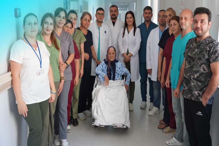 95 yaşlı qadın  3 riskli əməliyyata eyni anda getdi