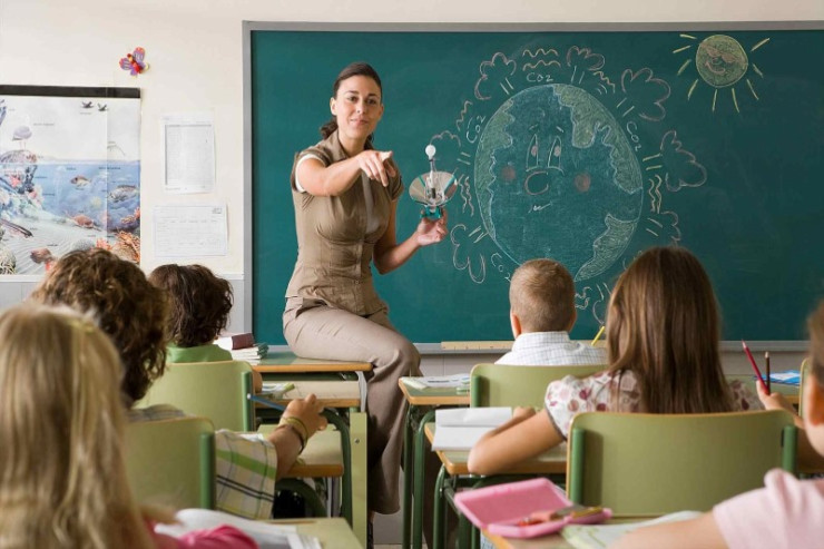 Müəllimlər geyimlərinə fikir versinlər - DEPUTATDAN ÇAĞIRIŞ  