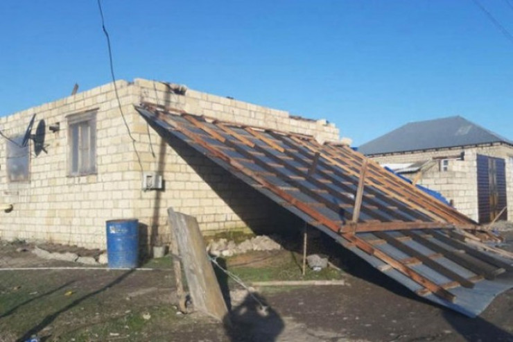 Xızıda FACİƏ:  üstünə darvaza aşan kişi öldü