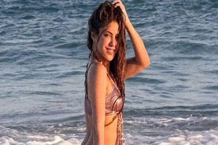 Şakira  heyranlarını bikinili fotoları  ilə sevindirdi